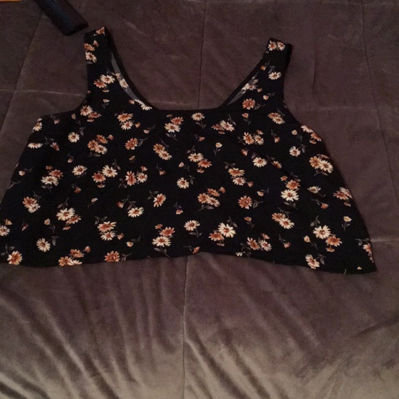 Floral crop top! Size Medium - Picture 1 of 1